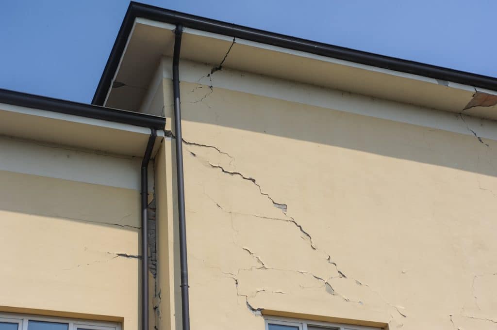 fissures dans les murs consulter expert bâtiment