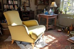 Comment retapisser un fauteuil soi-même ?