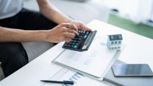 réorganiser ses remboursements grace au regroupement de crédits avantages et points de vigilance